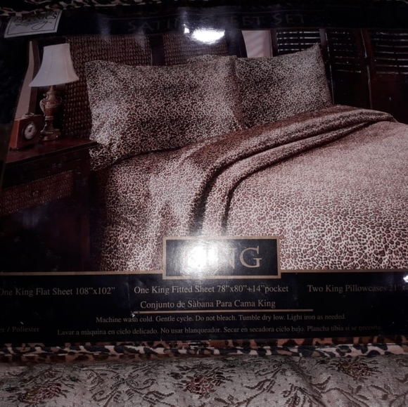 SOLD Luxury leopard print king satin sheet set - Picture 14 of 14